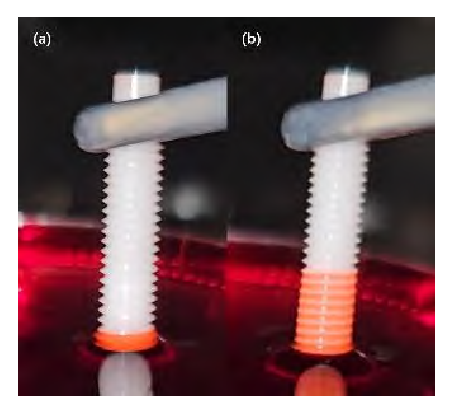 等離子處理(a)前,(b)后種植體濕潤能力對(duì)比 