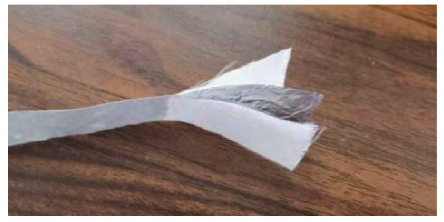 圖1 鋁箔玻纖復(fù)合織物剝離強(qiáng)力測試樣